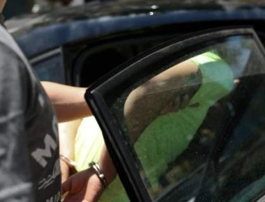 Hράκλειο: Συνελήφθη 17χρονος με χασίς- Χειροπέδες και στην μητέρα του